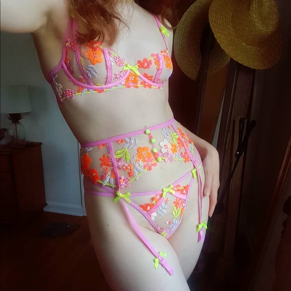 3 PIECE FOR LOVE & LEMONS Summer Tide Bra + Garter + Thong set - Picture 7 of 14